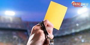 Tìm hiểu lỗi phạt thẻ vàng là gì trong bóng đá